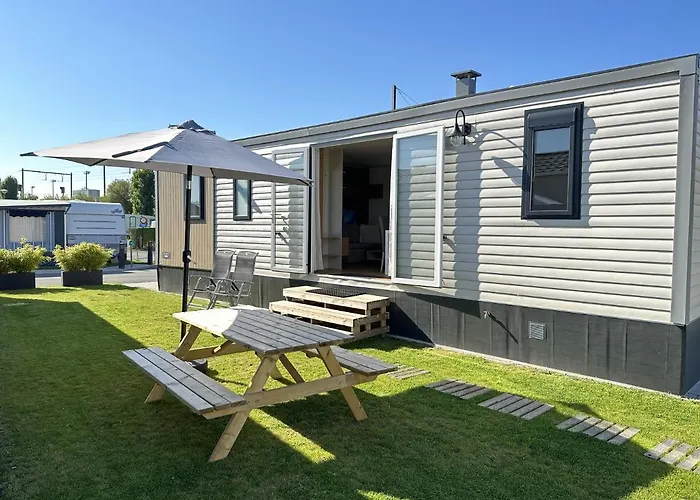 Luxury Seaside Cottage 28